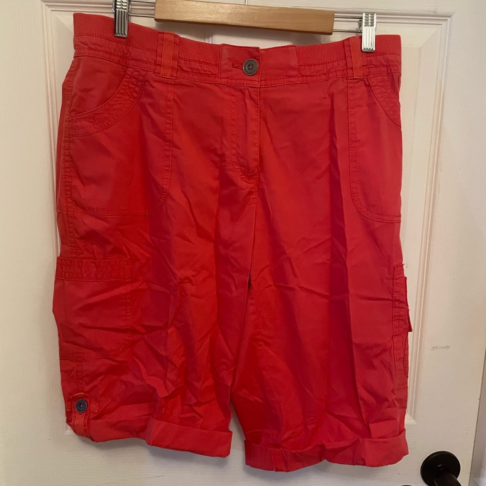 Chicos womens pink cargo shorts
